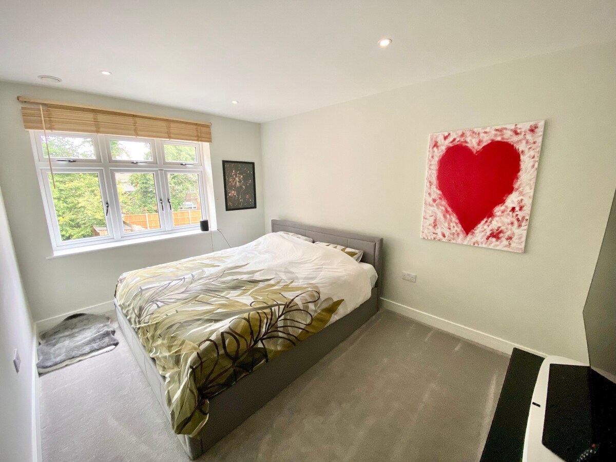 创意单卧室公寓-超级加大双人床、OLED、SONOS
