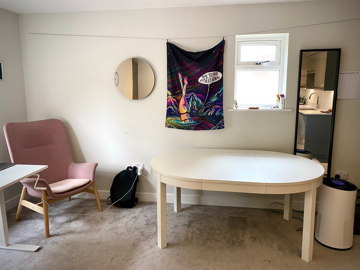创意单卧室公寓-超级加大双人床、OLED、SONOS