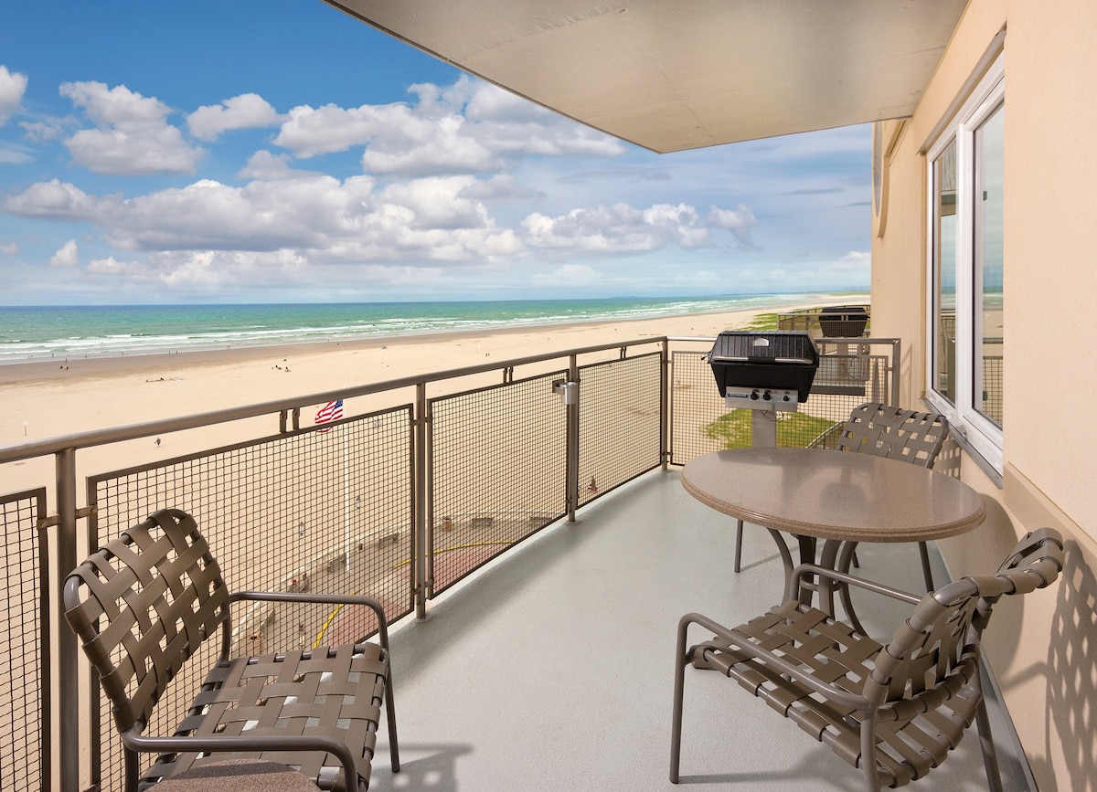 2 Bedroom Condo - Oceanside with pool