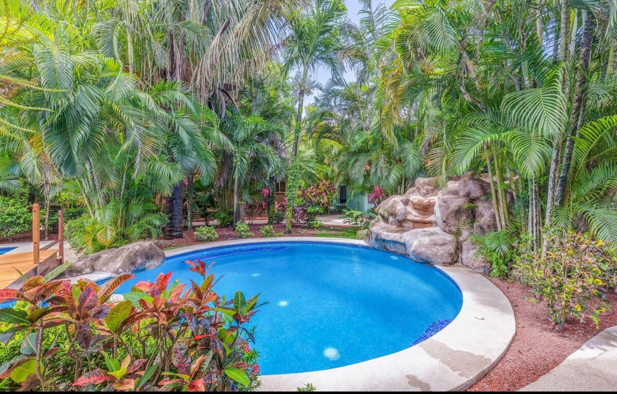 Tropical Paradise Retreat 2BR Condo with Pool View