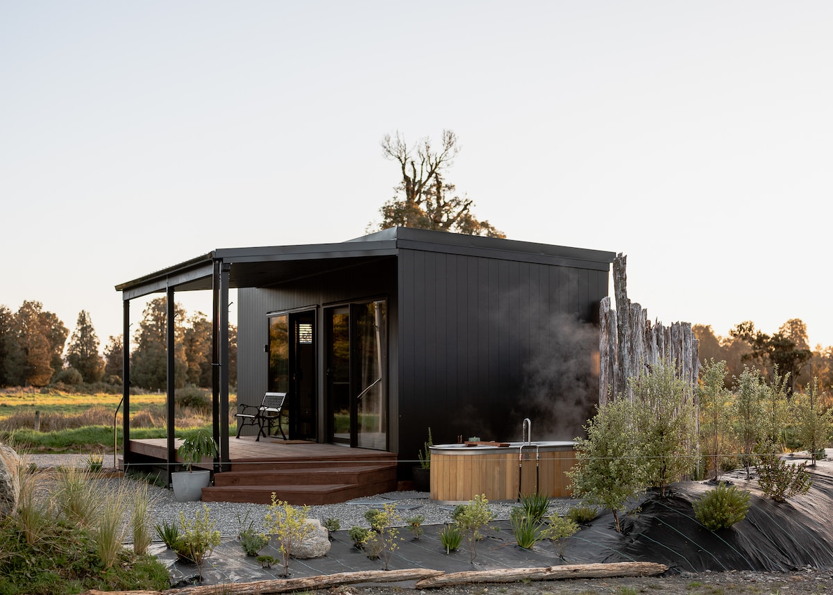 Unique Mountain View Cabin with Outdoor Bath