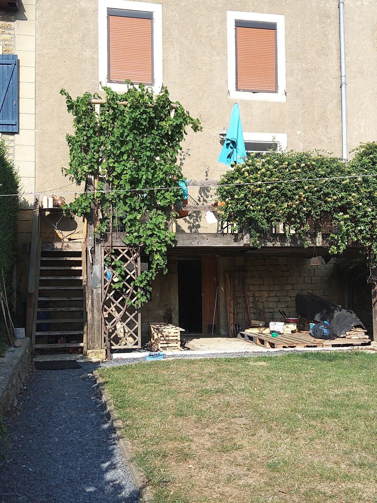 Écouviez, joli appartement dans maison de village