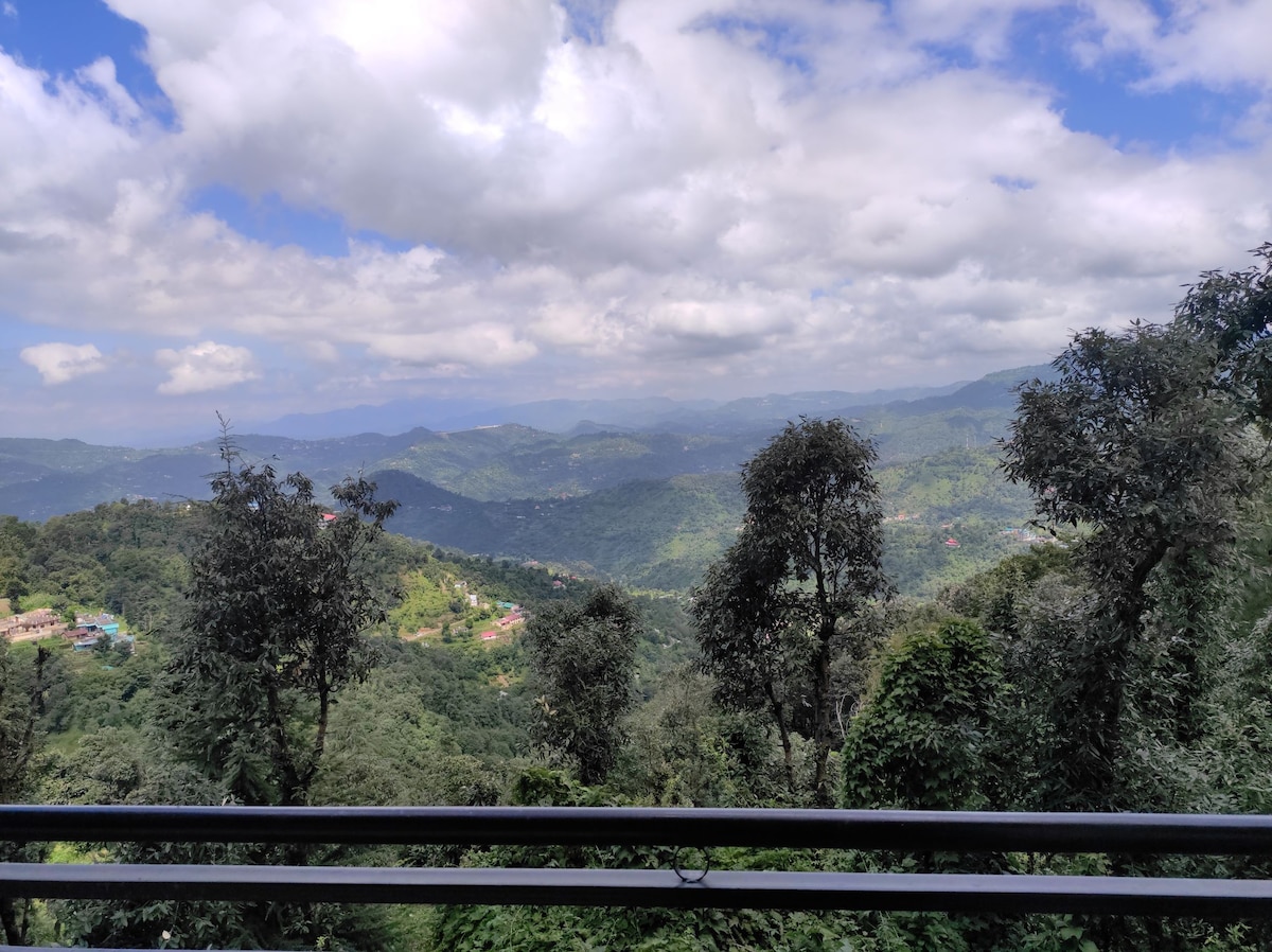 Gorgeous Views 1BHK, Parking, Wi-Fi! Near Shimla