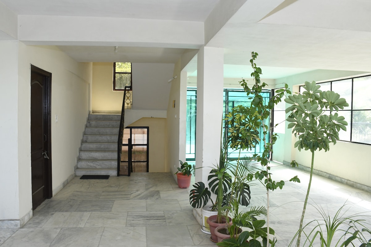 Value for Money 2BHK, Parking, Peaceful! Balcony
