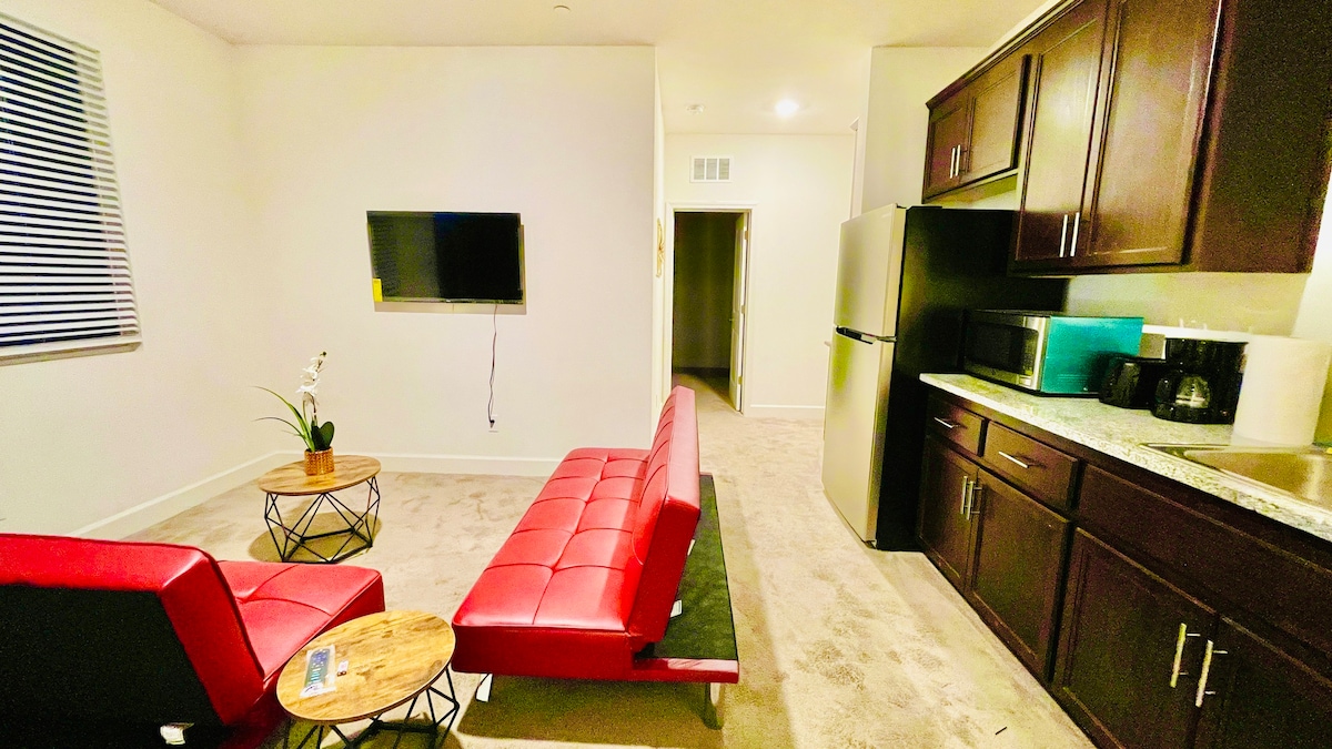 单层新建的舒适公寓，配备优质空调，配备2台电视