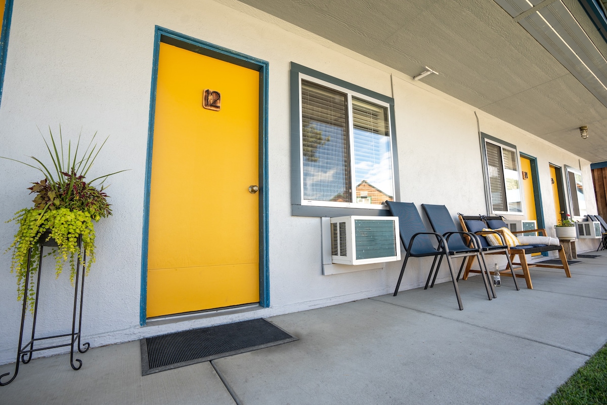 Lake Roosevelt Bungalow Suite