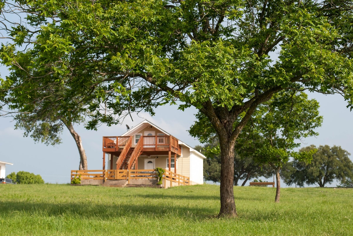 Countryside Retreat Close to Waco