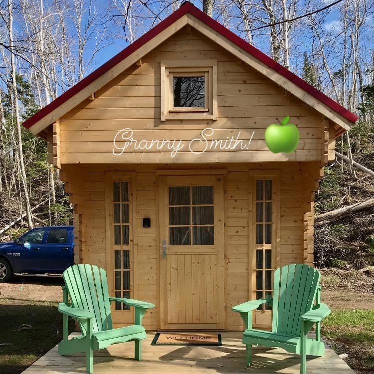 Stunning Brookside Bunkie Experience- Granny Smith