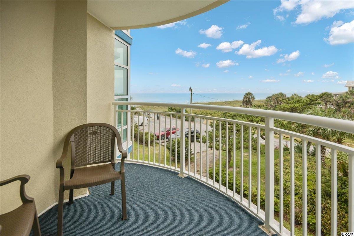 Beachfront Bliss: 2-BR Deluxe Condo, 2 Balconies