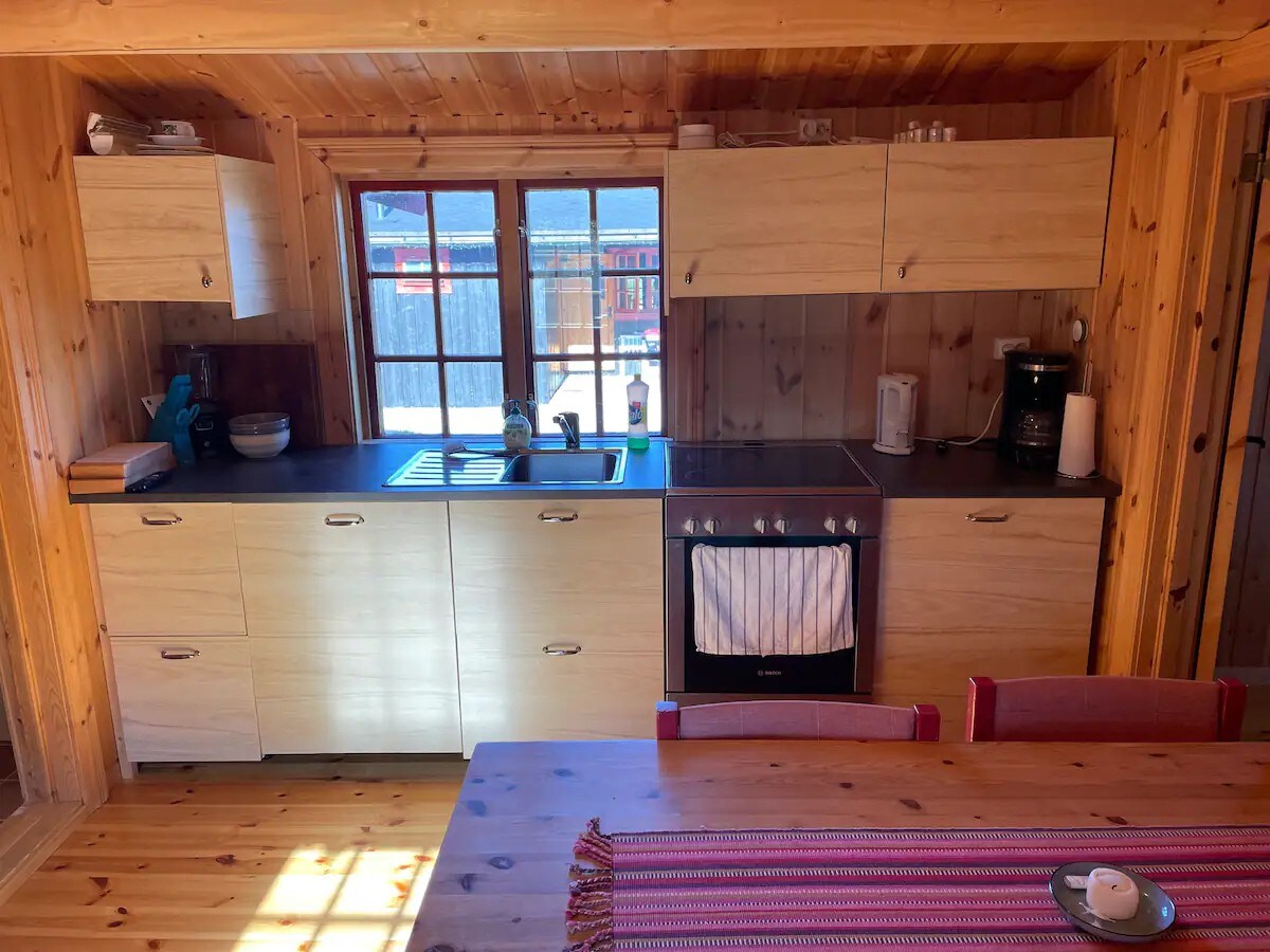 Small cabin located in Hånesåsen. Harefløya