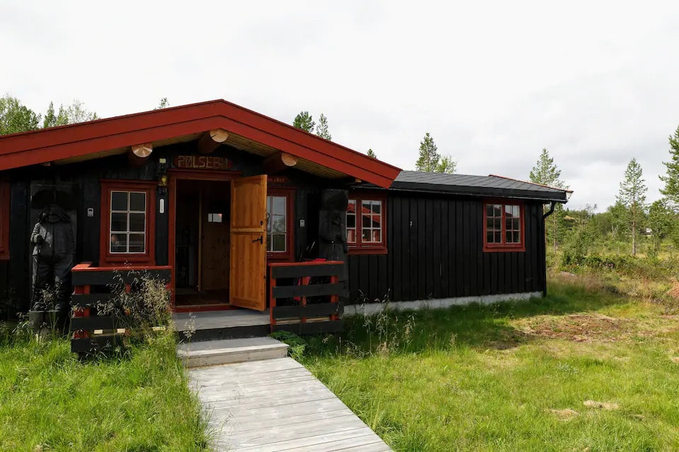 Small cabin located in Hånesåsen. Harefløya