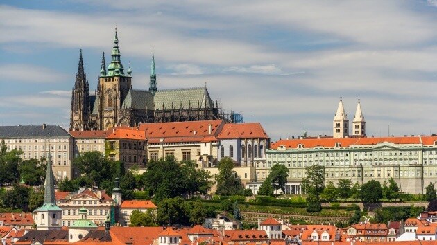 Apartmán se zahrádkou poblíž Pražského hradu.