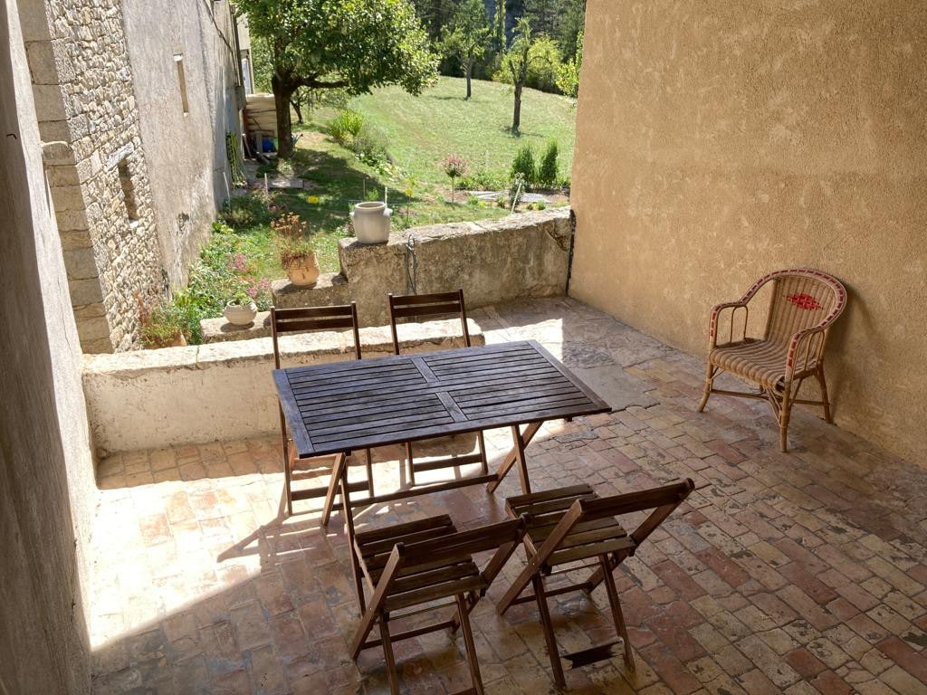 Jolie maison avec terrasse en Drôme provençale