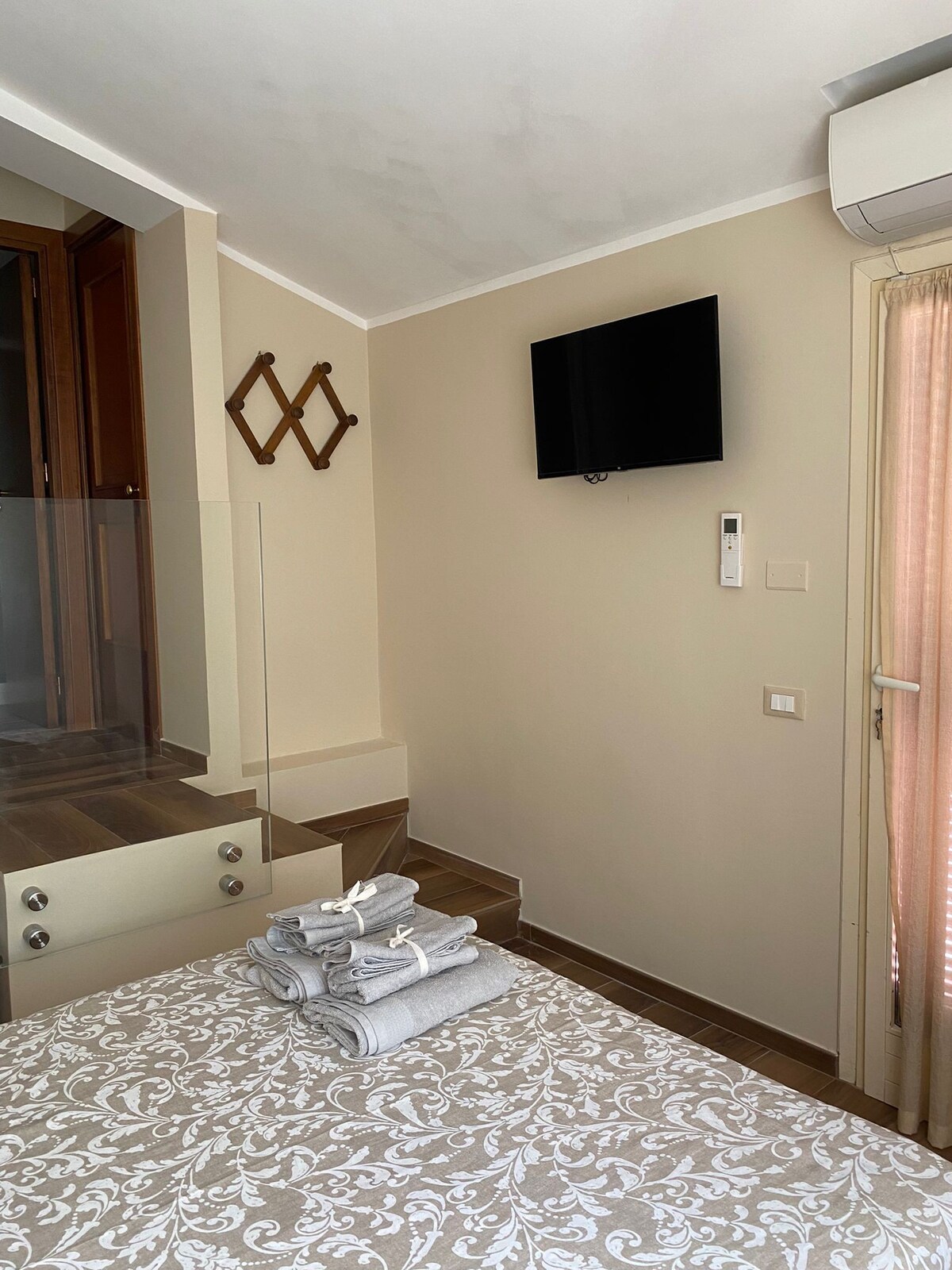 Chirone Room at 1,3 Km from beach Mondello