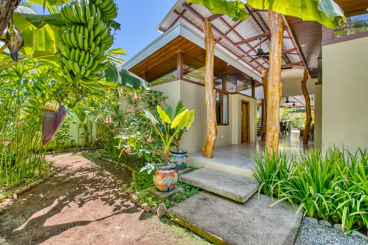 Casa Neen -private tropical pool home