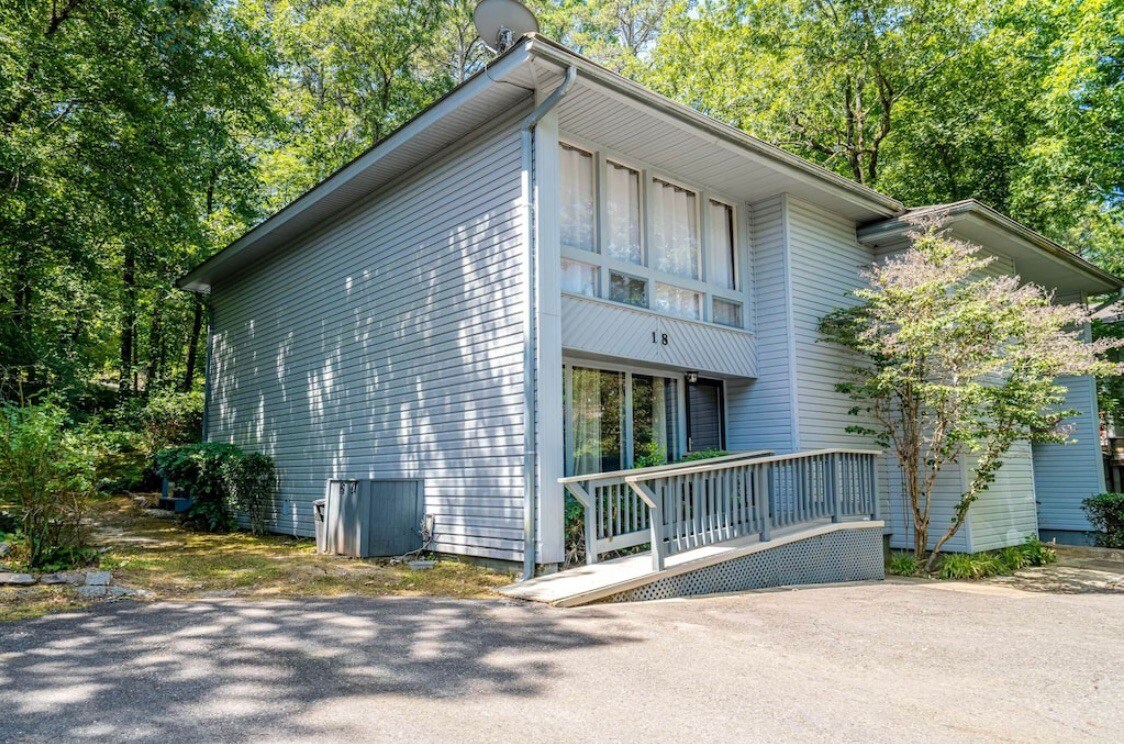 The Lovely Lake Desoto Townhome