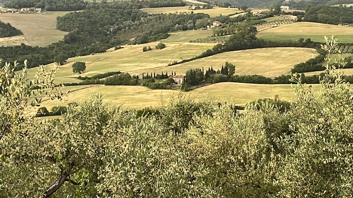 Umbria, 8 Bedroom sleeps 16, 3 Kitchens, 8 baths