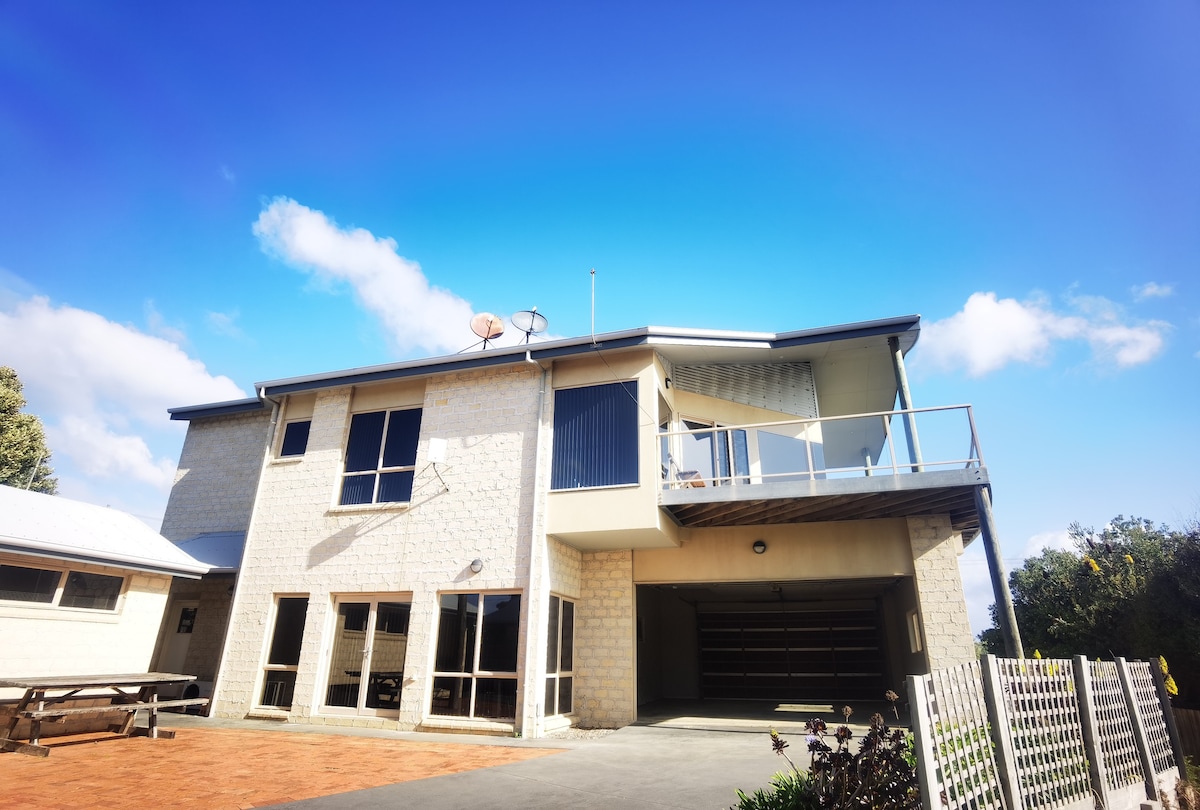 Freestanding house with ocean view