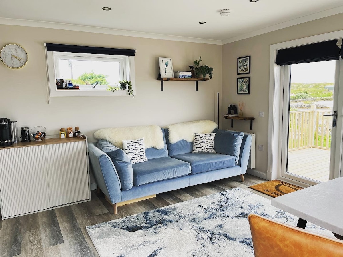 The Grimsay Cabin with wood fired Hot tub