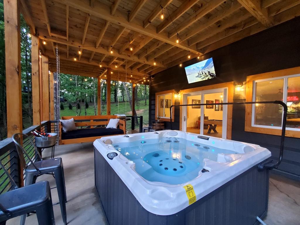 Game-Theater RM/Pool table/Firepit/Hotub/Pond/EV
