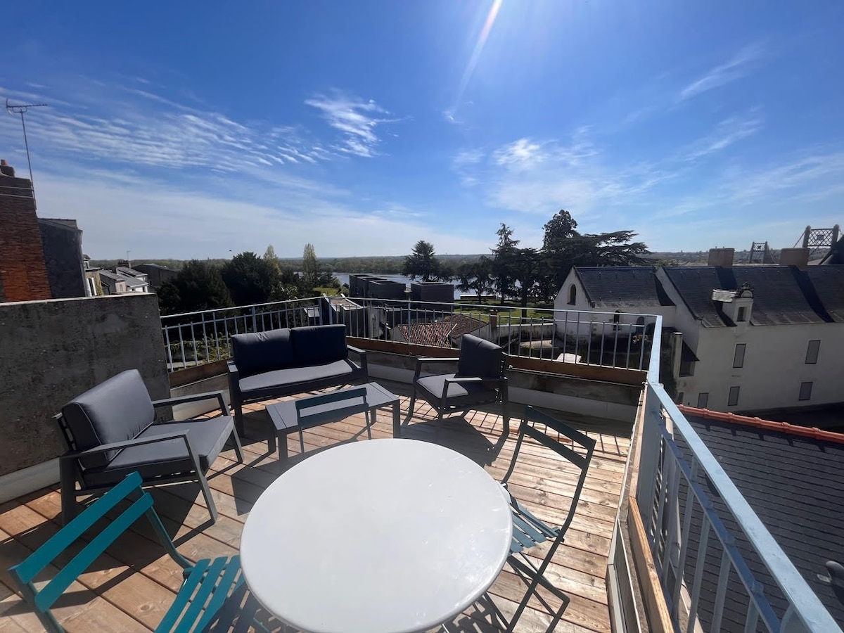 grand gîte terrasse vue Loire et château d'Ancenis