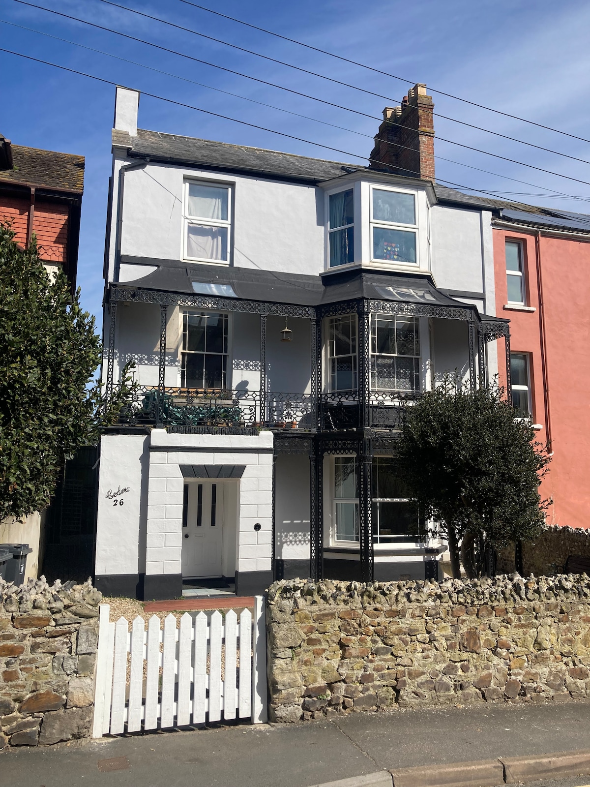 Fantastic period apartment near beach and shops