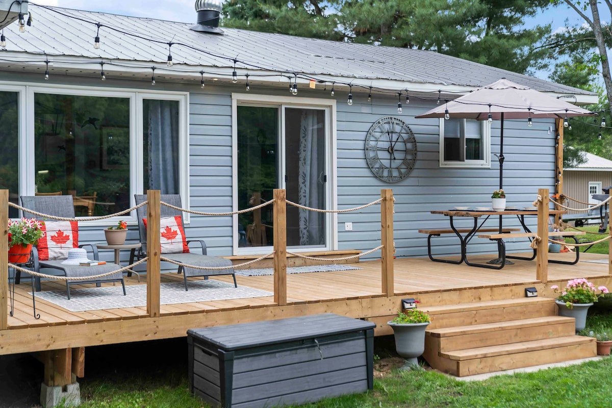 Riverside Cottage - The Barncat Hideout