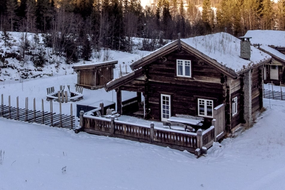 Flott tømmerhytte m/boblebad ved Uvdal skisenter