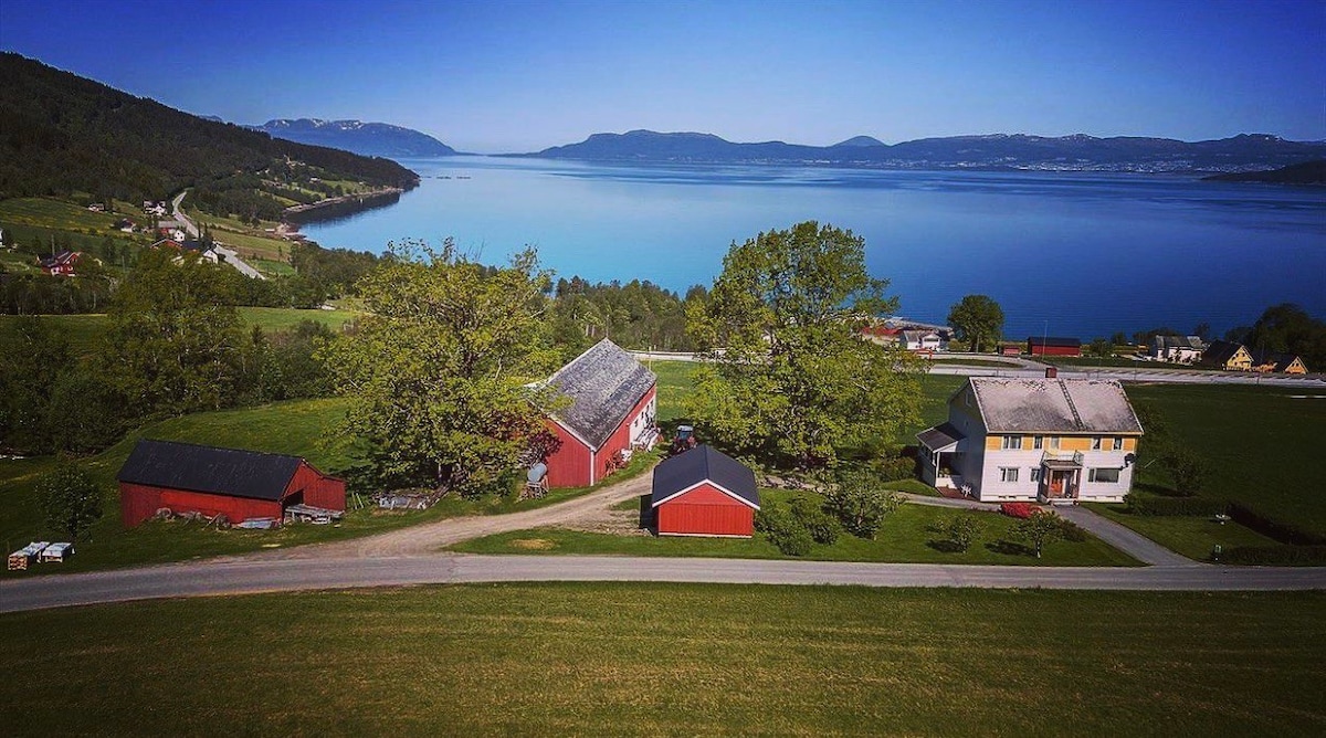 Leilighet med utsikt utover romsdalsfjorden.