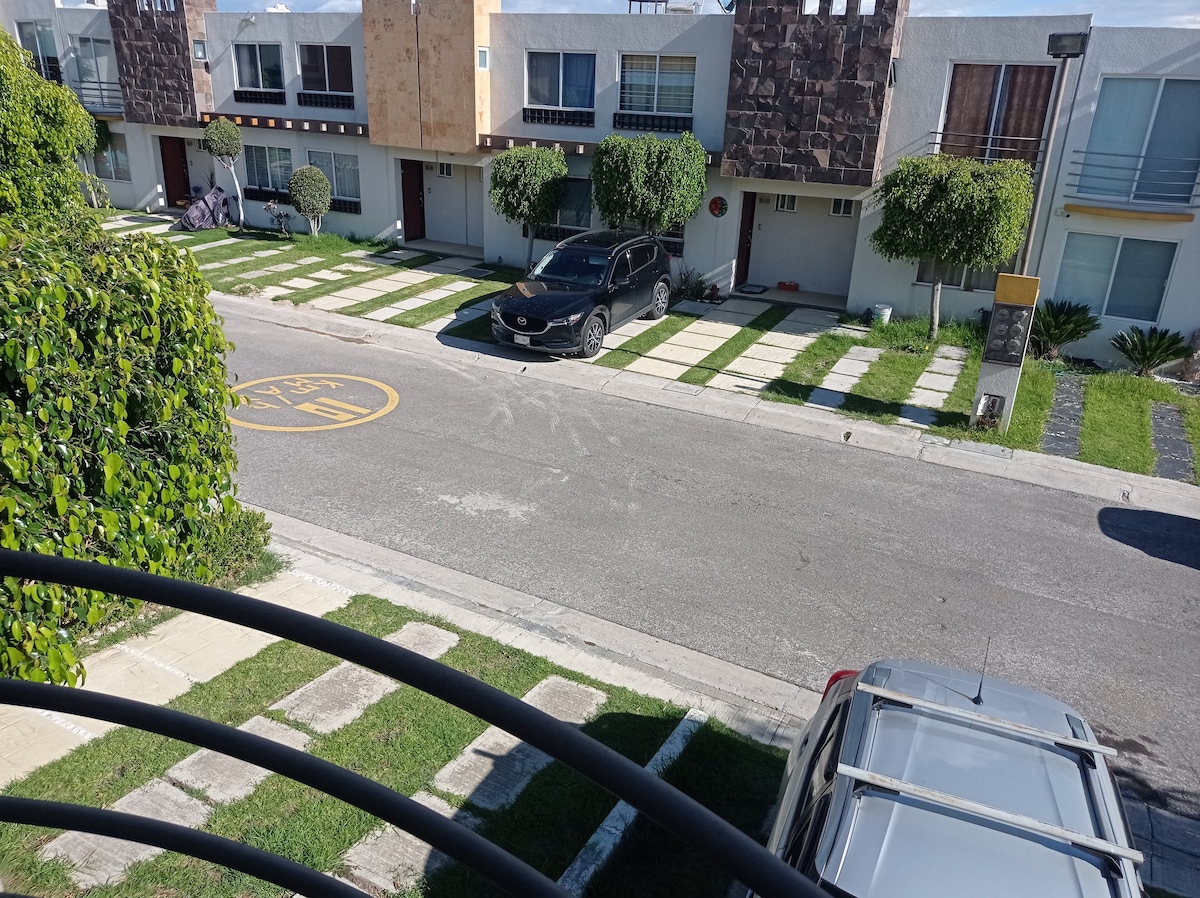 Recamara El Parian: con patio en planta baja