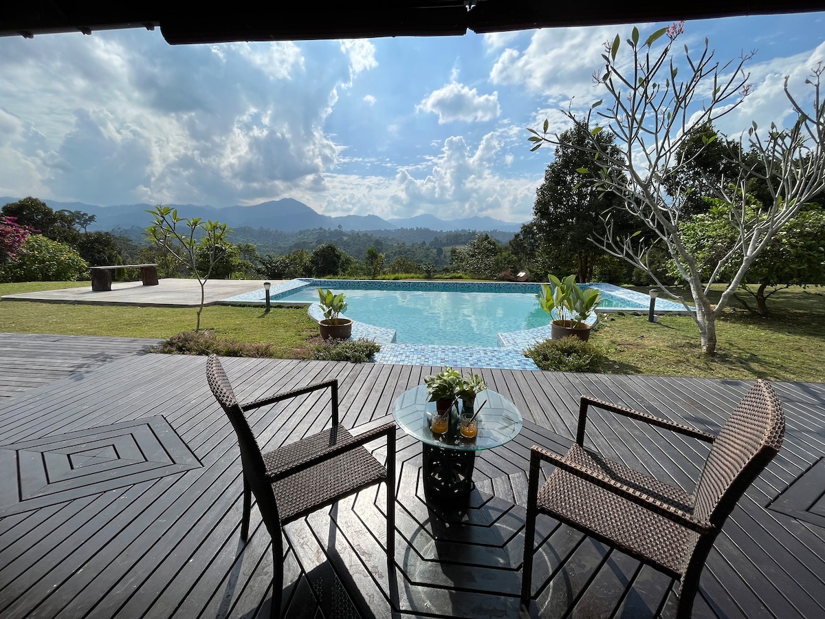 巴尤别墅（ Villa Bayu ） ： 360度全景山顶，带无边泳池