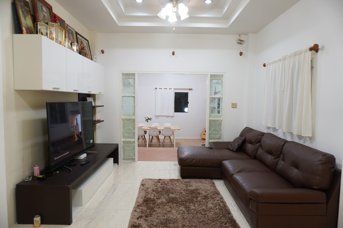 Two-story home at Ubon Ratchathani  (8-10 guests)