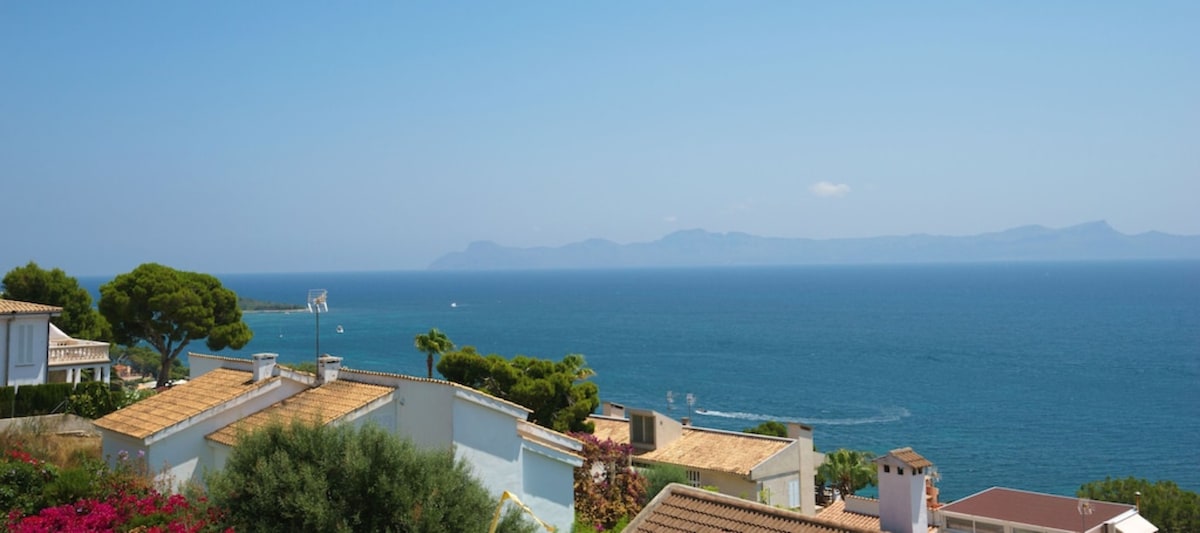 Serene and Spacious Villa with Stunning Sea Views