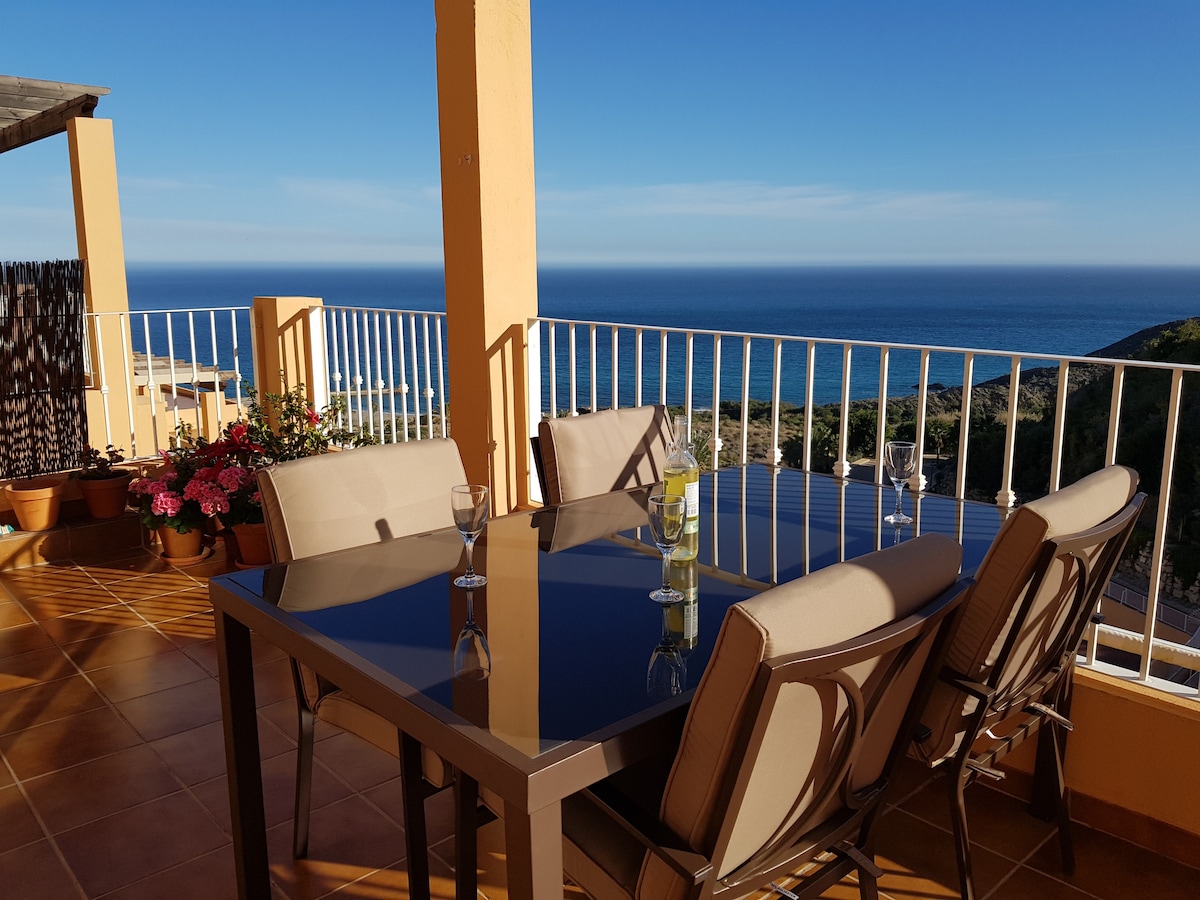 South Facing Apartment, Sea Views, Beach 300m