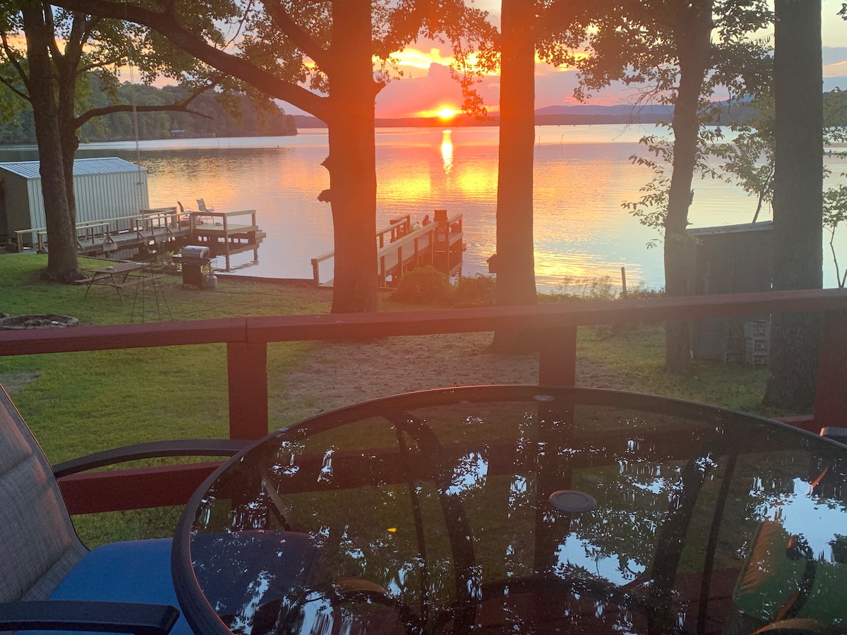 Cabin on the lake with fantastic view