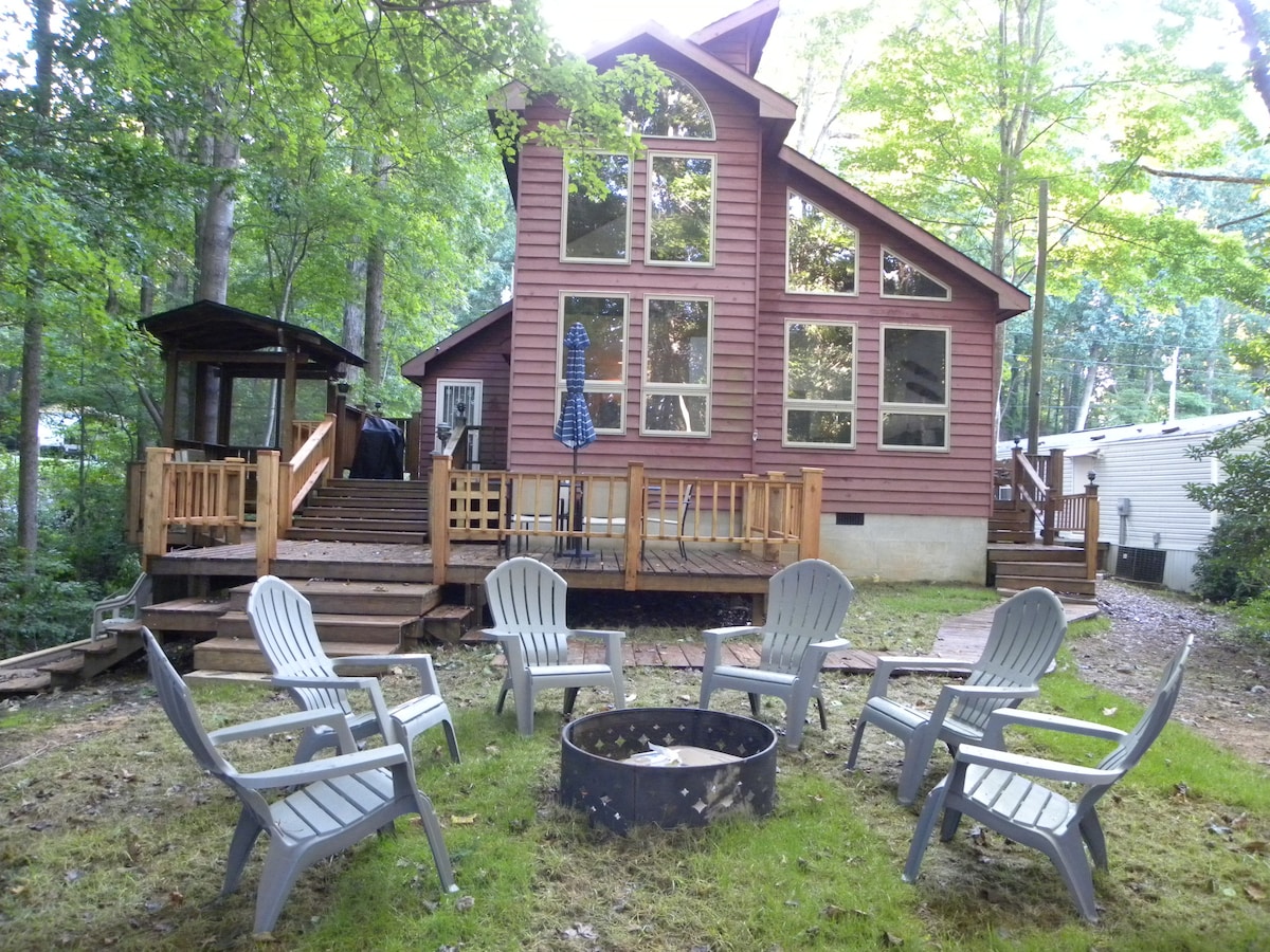 Cozy Cabin on Lake Hartwell.  No Cleaning Fee!