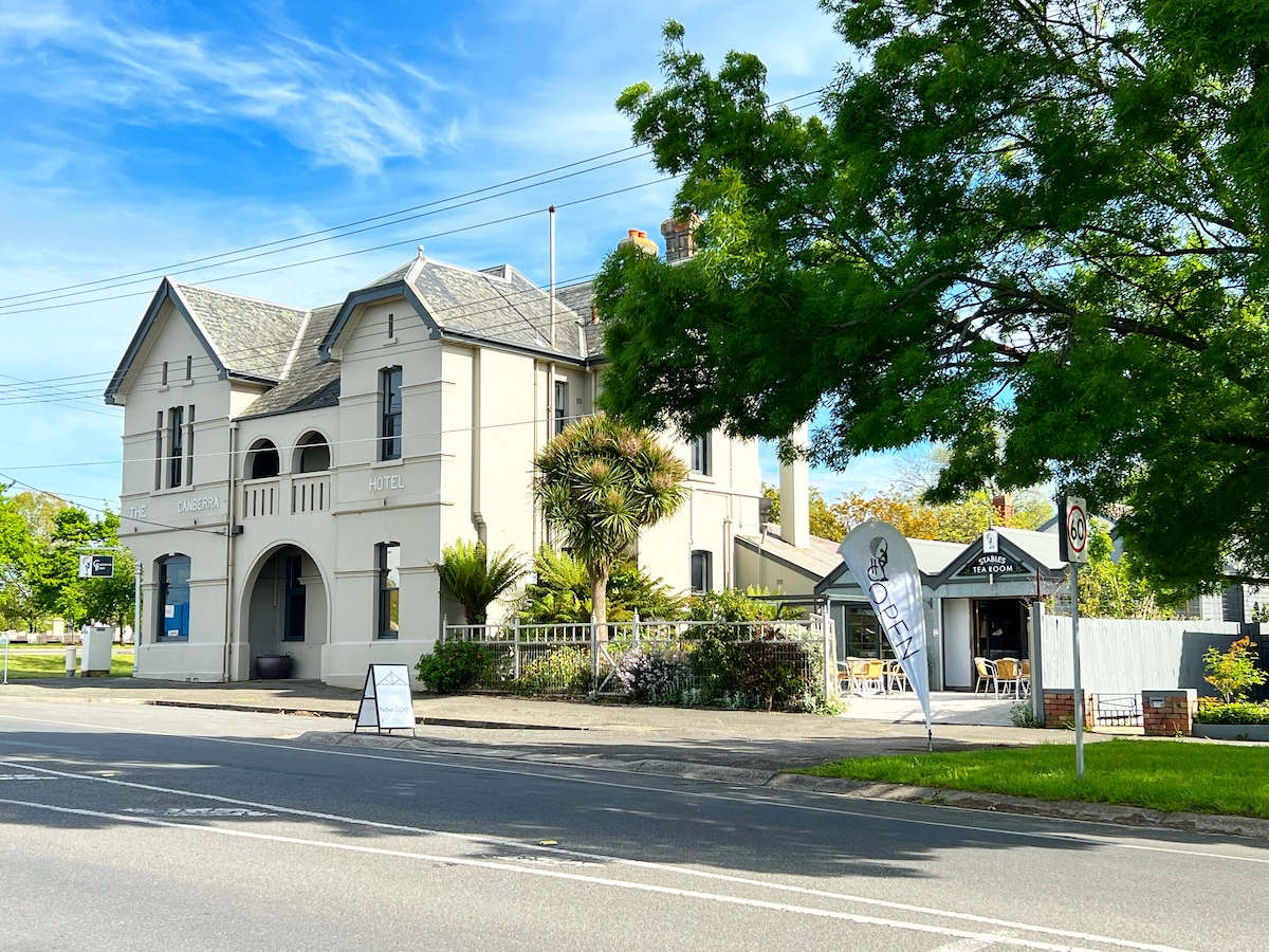 Stunning 3 BR apartment - boutique Ballarat hotel