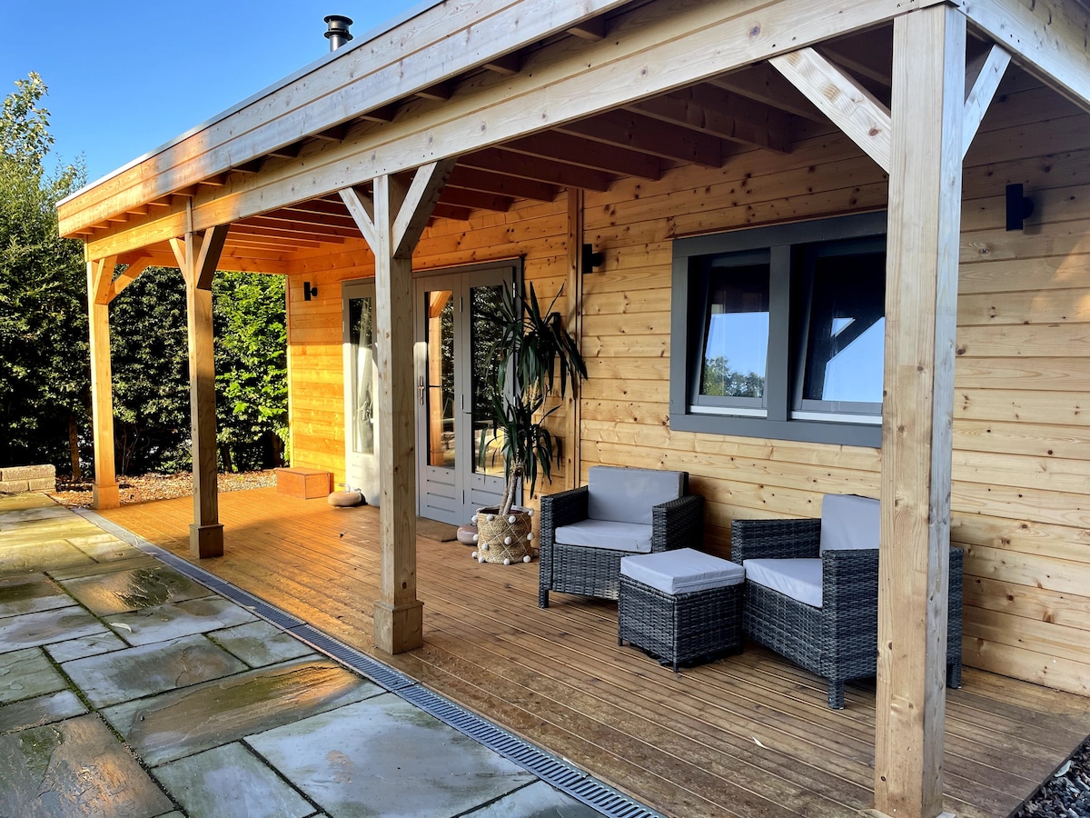 Stylish 1-bedroom cabin near Loch Lomond