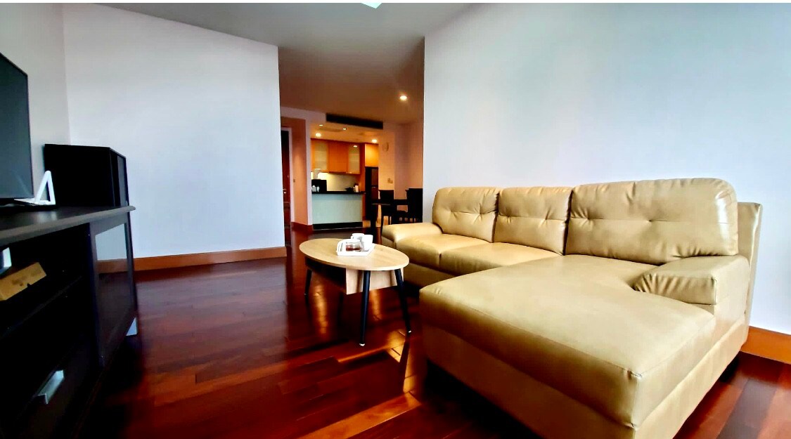 舒适的2间卧室公寓， 95平方米，位于沙吞市中心