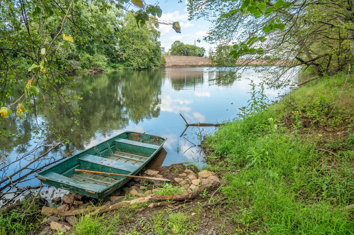 Off grid adventure river front getaway.