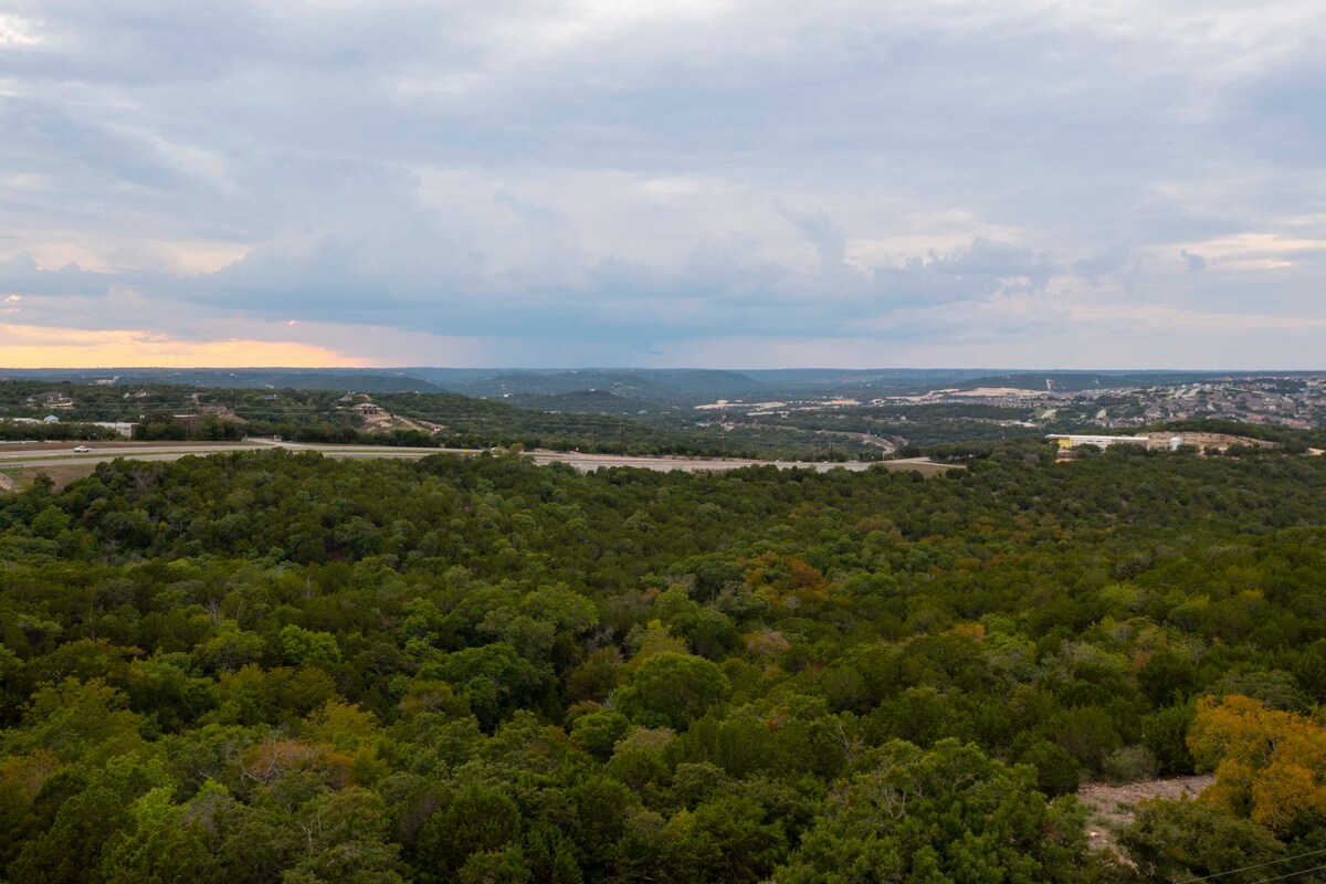 Spacious House Near Lake Travis w/ Gorgeous Yard