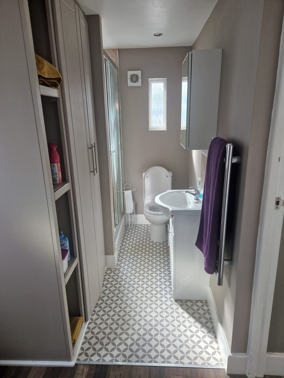 Self contained double suite with en-suite