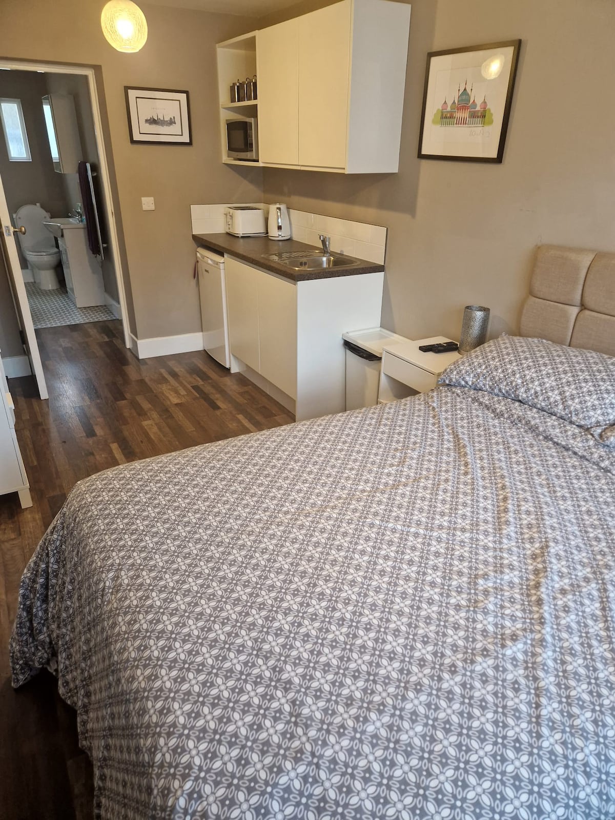 Self contained double suite with en-suite