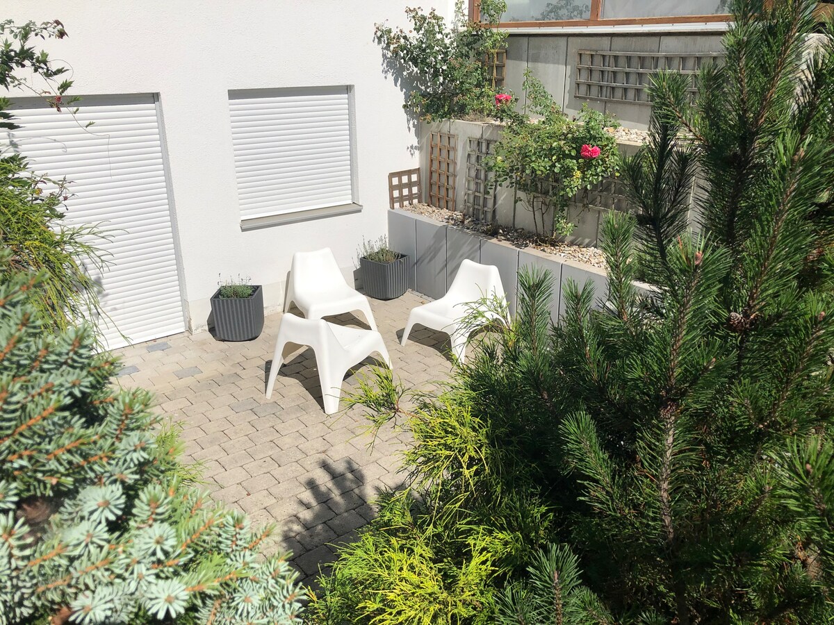 Sonniges Souterrain mit Terrace