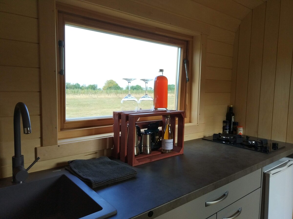 Tiny house with sea view in a micro cidery