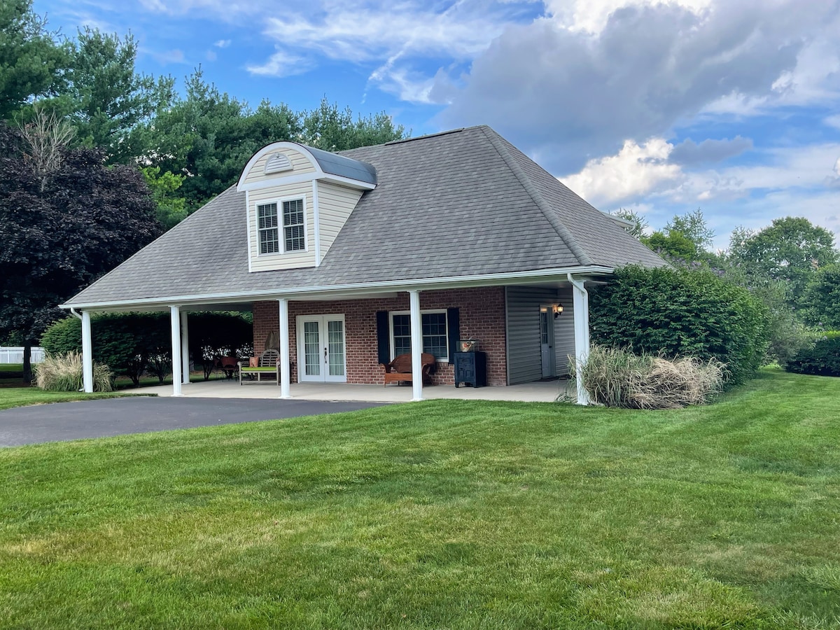 Spacious Carriage Home Suite in Frederick MD