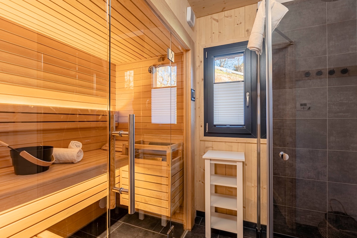 度假木屋设有4间卧室，可容纳多可容纳多8人