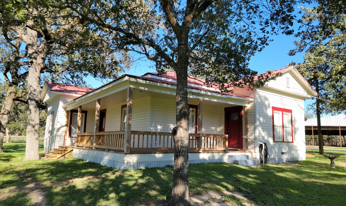 Country house minutes from Aggieland