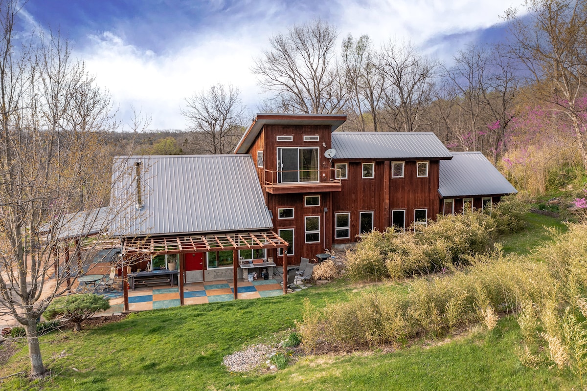 Modern home on 10 acres with natural swimming pool