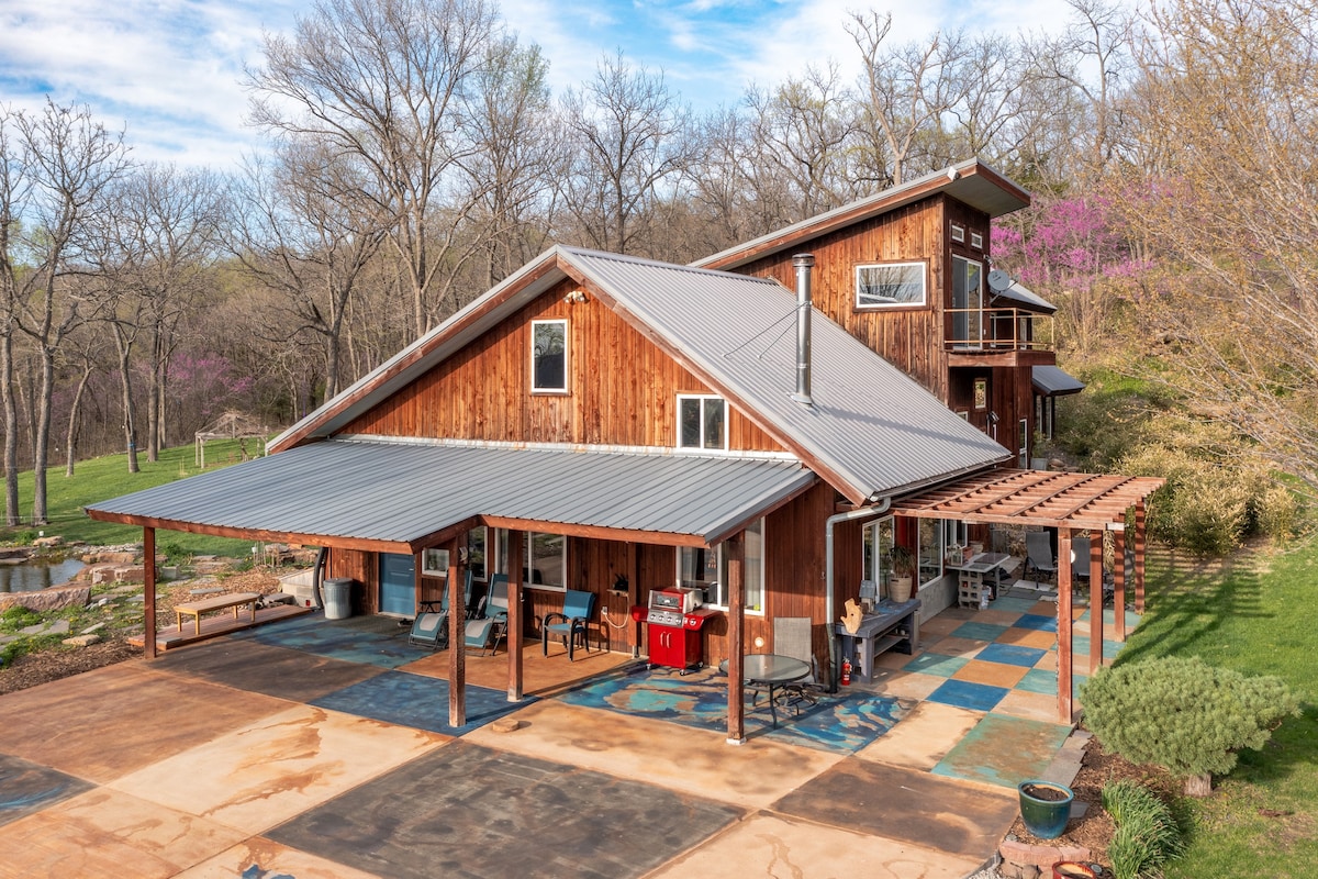 Modern home on 10 acres with natural swimming pool